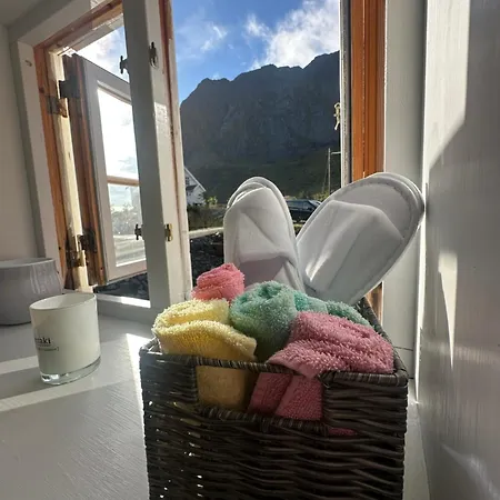 Caspara Authentic Rorbu View In Lofoten