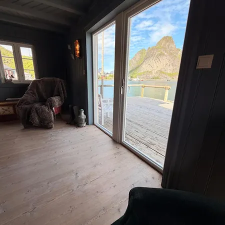 Caspara Authentic Rorbu View In Lofoten *