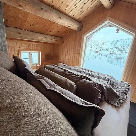 Caspara Authentic Rorbu View In Lofoten Reine