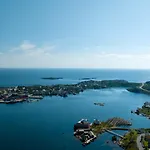 Casp-ara Rorbu In Reine, Lofoten - Amazing View- Sauna Included * Reine