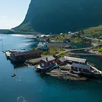 Casp-ara Rorbu In Reine, Lofoten - Amazing View- Sauna Included * Reine