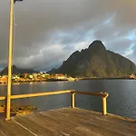 Casp-ara Rorbu In Reine, Lofoten - Amazing View- Sauna Included Tatil Evi